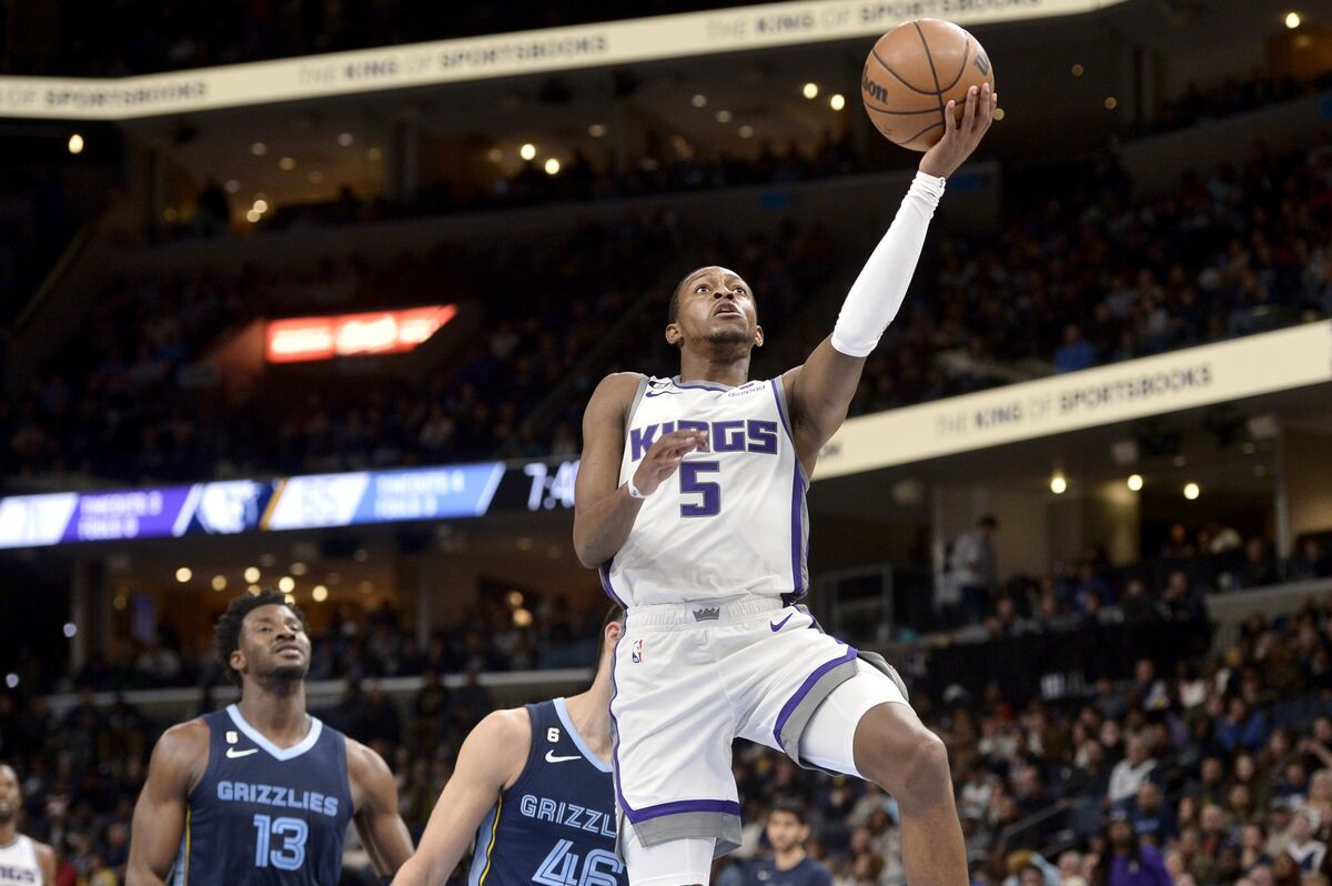 Fox Scores 32 as Kings Beat Grizzlies for 7th Straight Win - Bloomberg