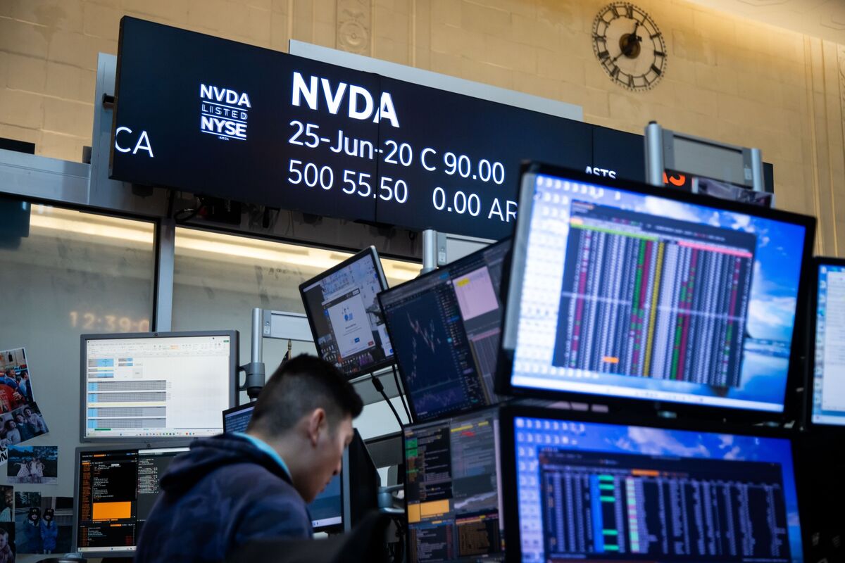 ⚫️ BLOOMBERG: "Analisti di Wall Street alzano le stime per Nvidia in attesa dei risultati trimestrali"