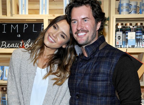 Even Wall Street Couldn T Protect Toms Shoes From Retail S Storm Jessica Alba And Toms Shoes Founder Blake Mycoskie