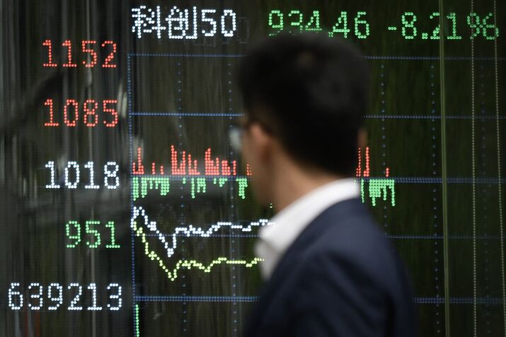 Chinese Stocks Drop Suddenly as Investors Await US Trade Talks