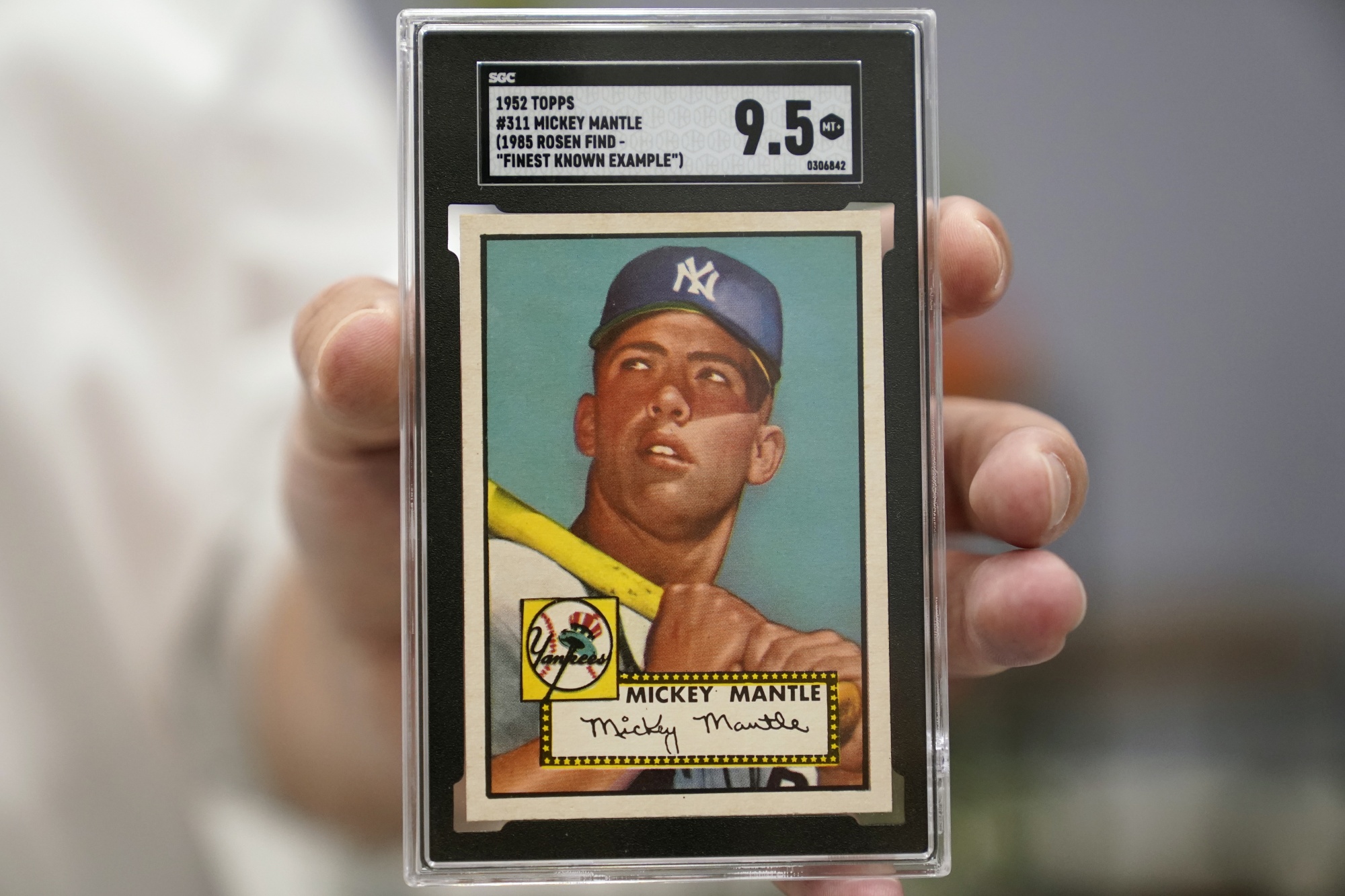 Rare 1952 Mickey Mantle Baseball Card Going Up For Auction Bloomberg