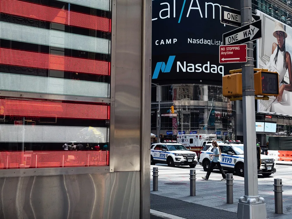 U.S. Stocks Fluctuate As Investors Keep An Eye On Washington