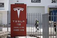 Tesla Resumes Deliveries of China-Made Cars After Virus Pause