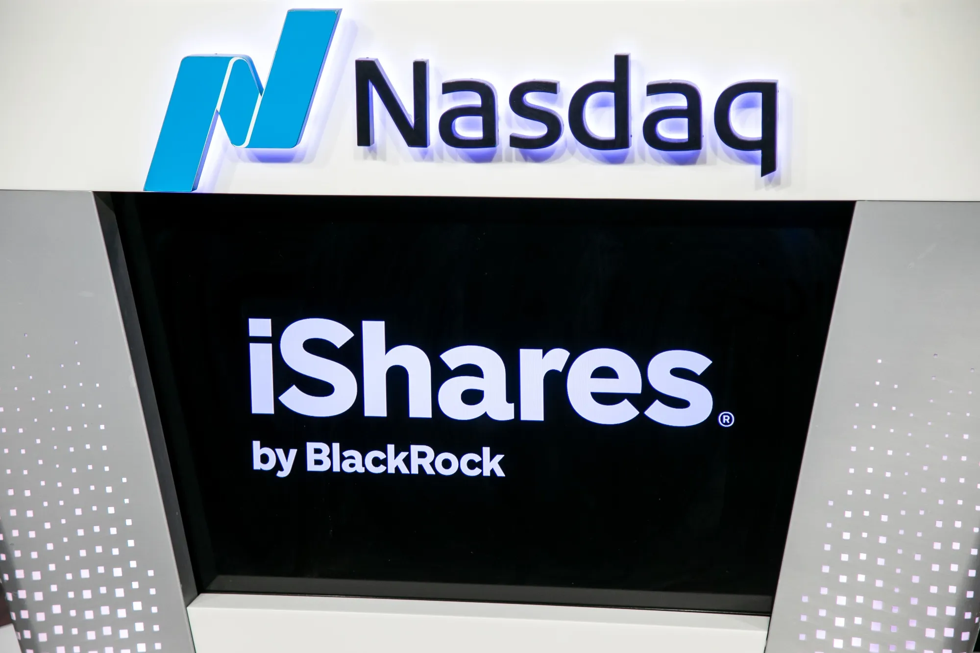 Liquidez do Bitcoin migra para EUA e ETFs moldam mercado cripto - Bloomberg