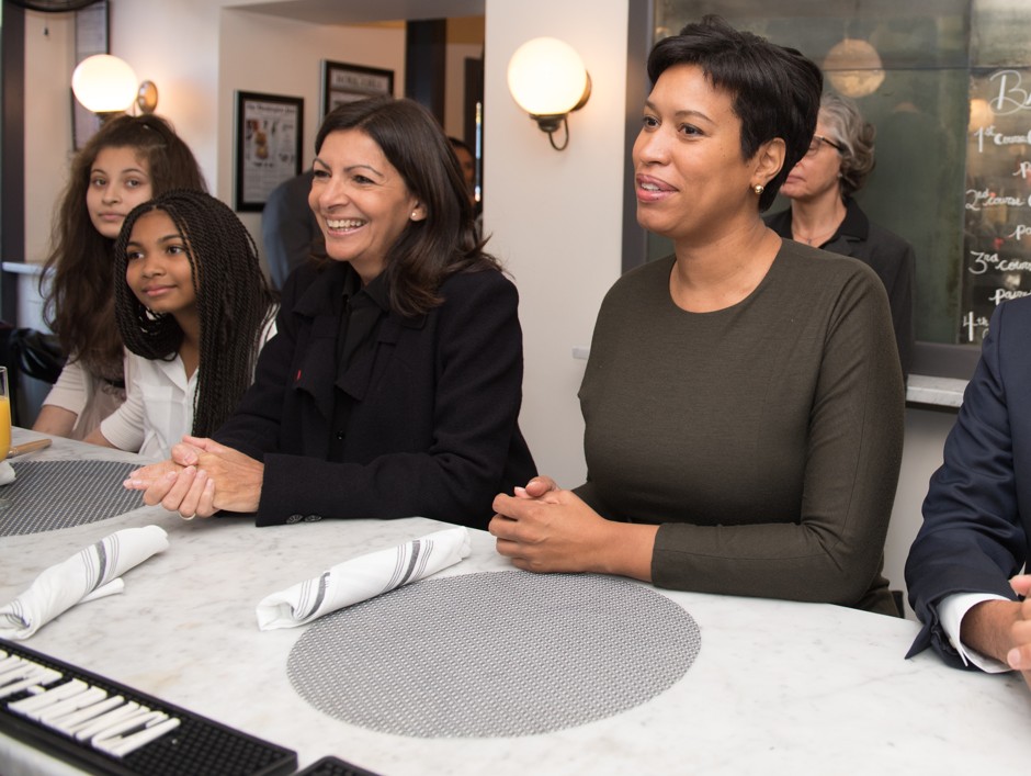 Mayors Anne Hidalgo of Paris and Muriel Bowser of D.C. talk culture and climate at a restaurant in Washington.