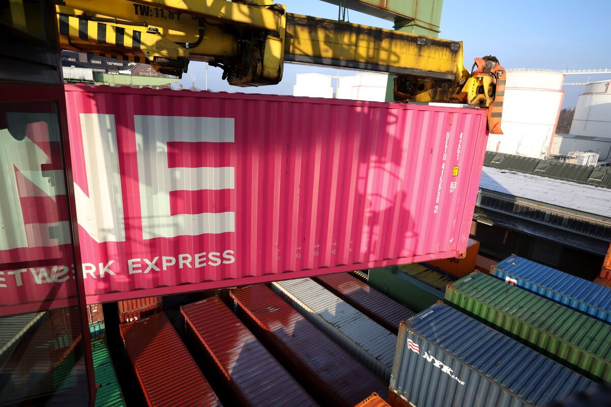 EU Lawmakers Seek Tweaks to US Trade Deal, Risking Trump Detente