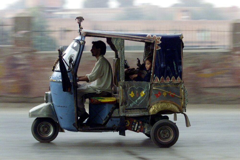 Pakistan Transportation Startup Travly Launches Uber for Rickshaws -  Bloomberg