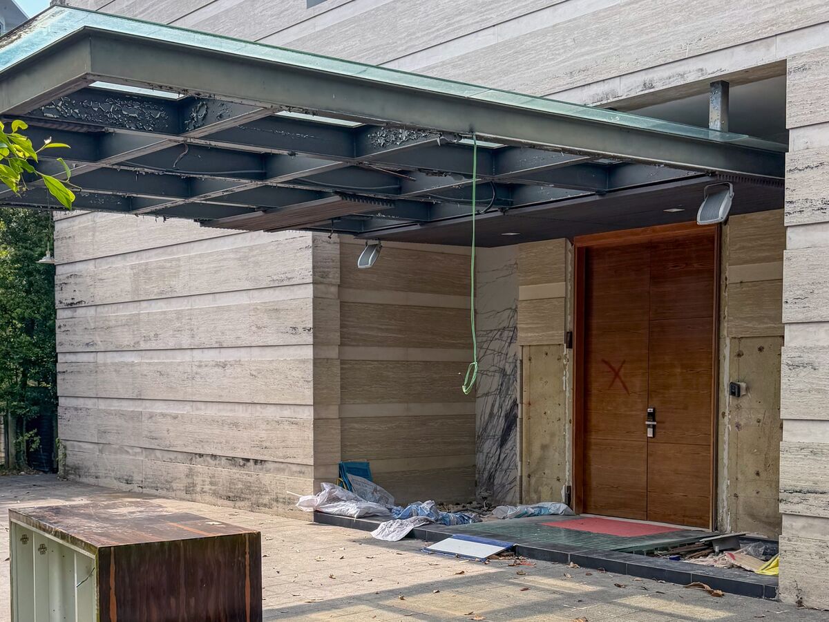 Singapore's Gated Island for the Rich Is Marred by Decayed Homes