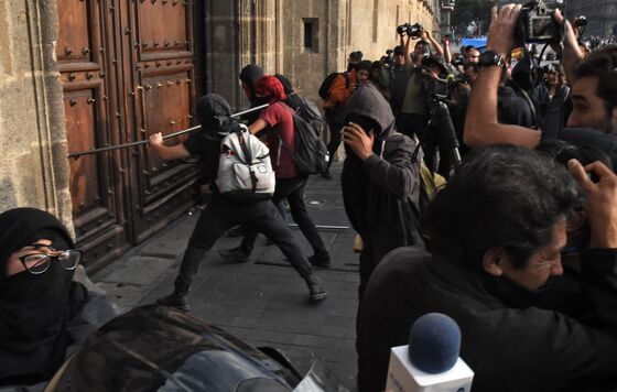 Mexico Protesters Vandalize Central Bank, Presidential Palace