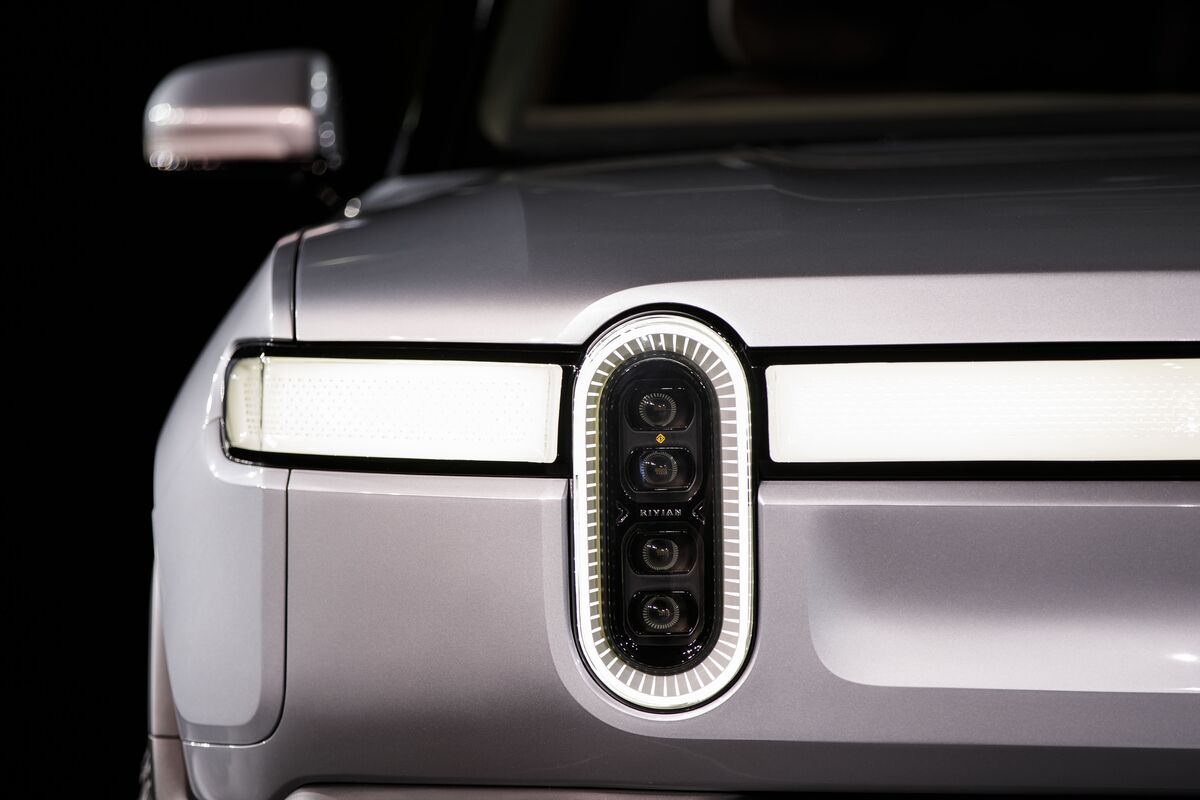 Rivian’s charging plan for its electric pickups is adventurous and lower risk.