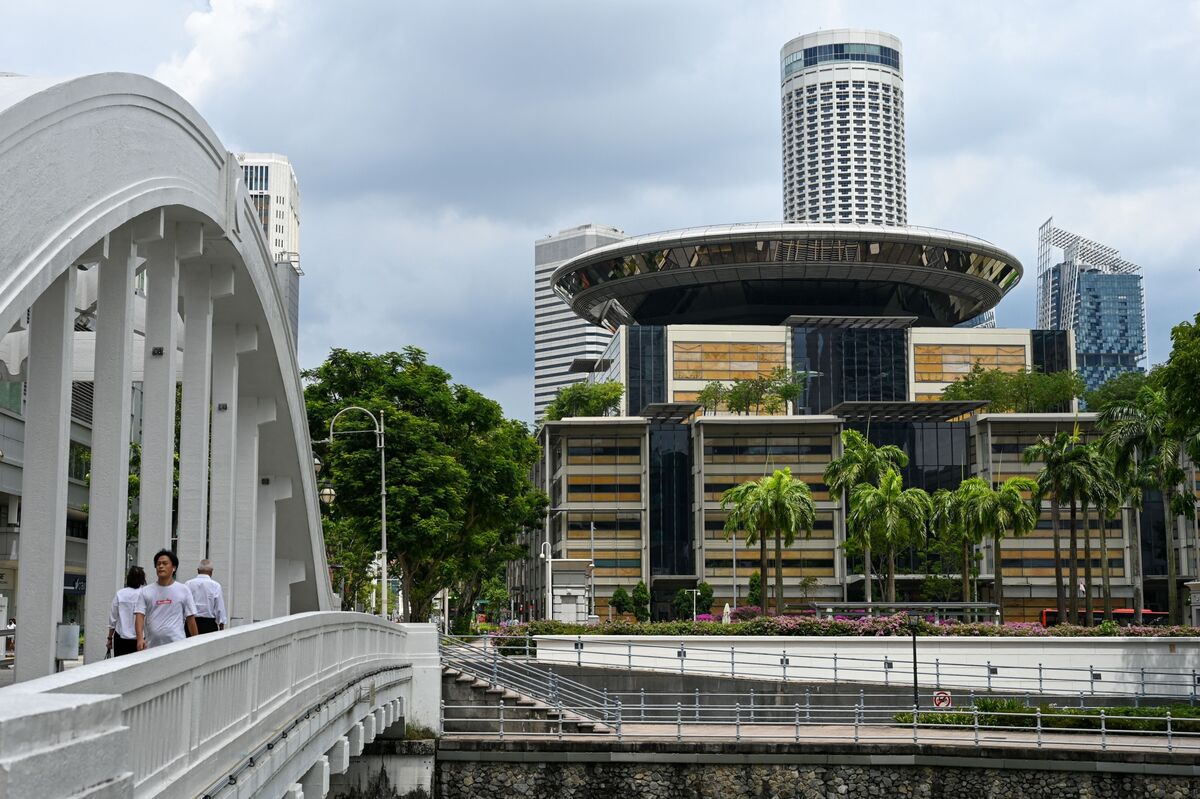 Singapore Court Moves to Seize Capital A’s Assets in Dispute