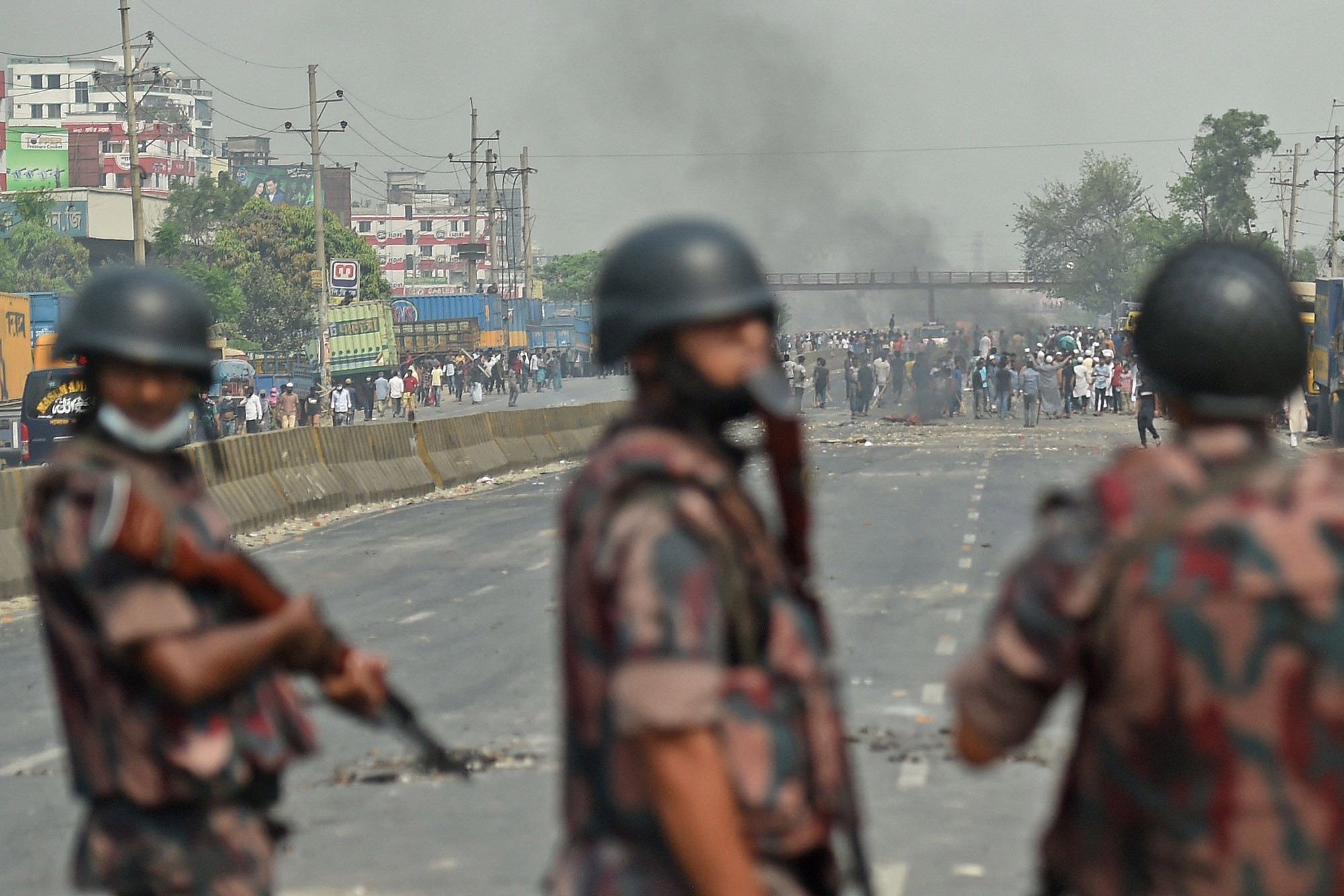 Bangladeshi Protesters Clash With Police During Strike - Bloomberg