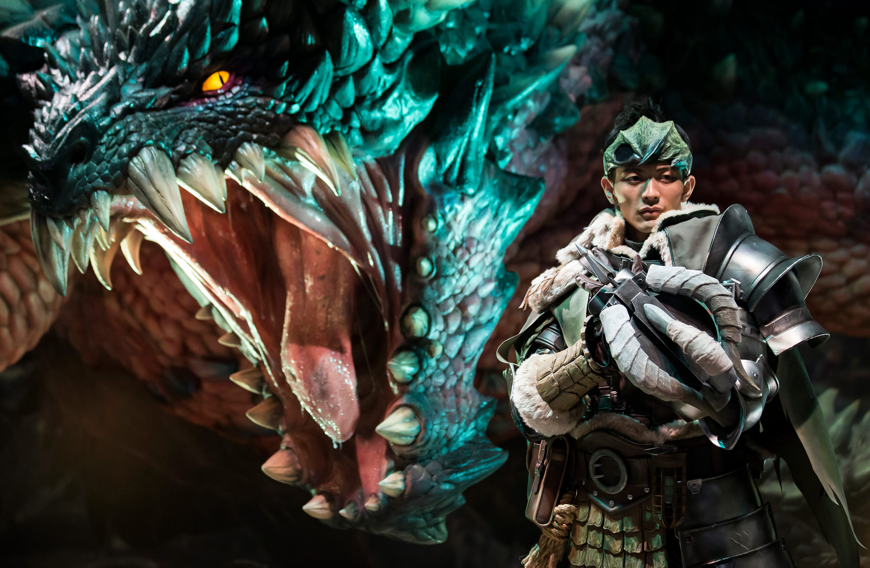 Monster hunter события. Monster Hunter Rise. Monster Hunter World персонажи. Монстер Хантер одежда. Выставка компьютерных игр.