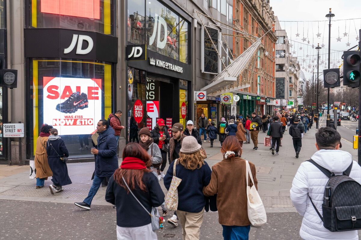 UK Retail Sales Get a Christmas Boost Following Reeves’ Budget