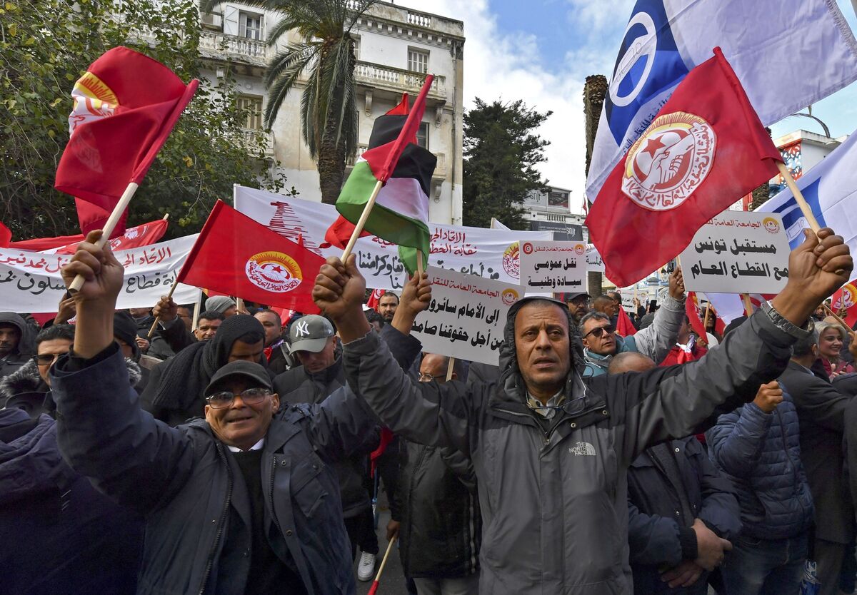 La Tunisie affronte le plus grand syndicat avec l’arrestation d’un chef de grève