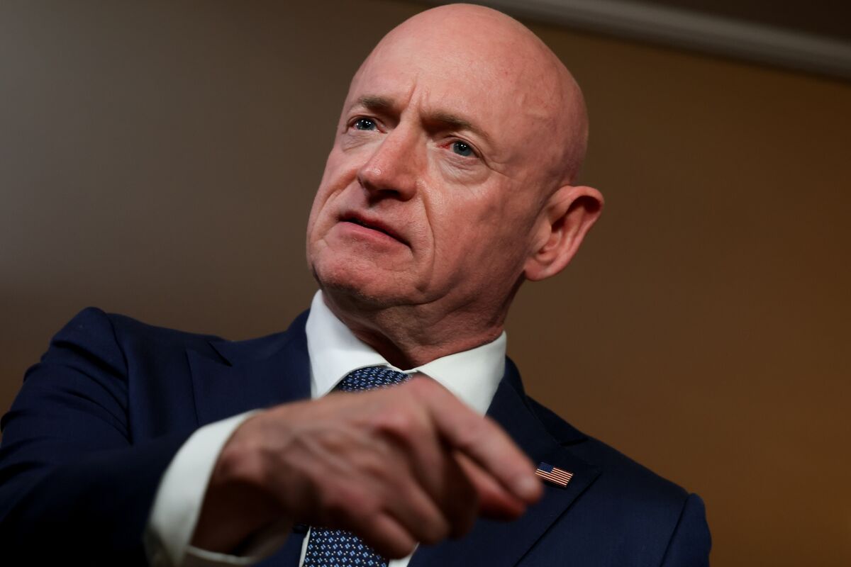 
                            Mark Kelly Sees Trump Trying Anew to Punish Him After Court Flop