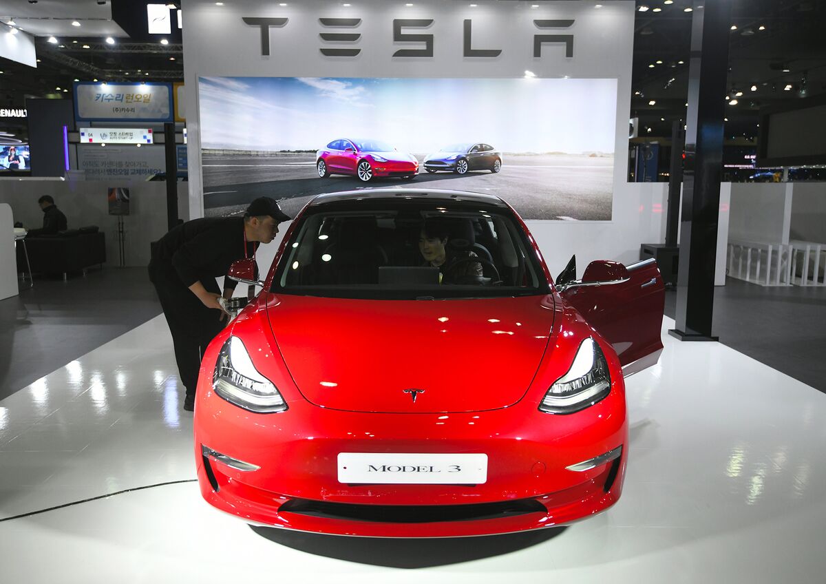 Tesla Model 3 Ad Changed in South Korea After Regulator Probe - Bloomberg