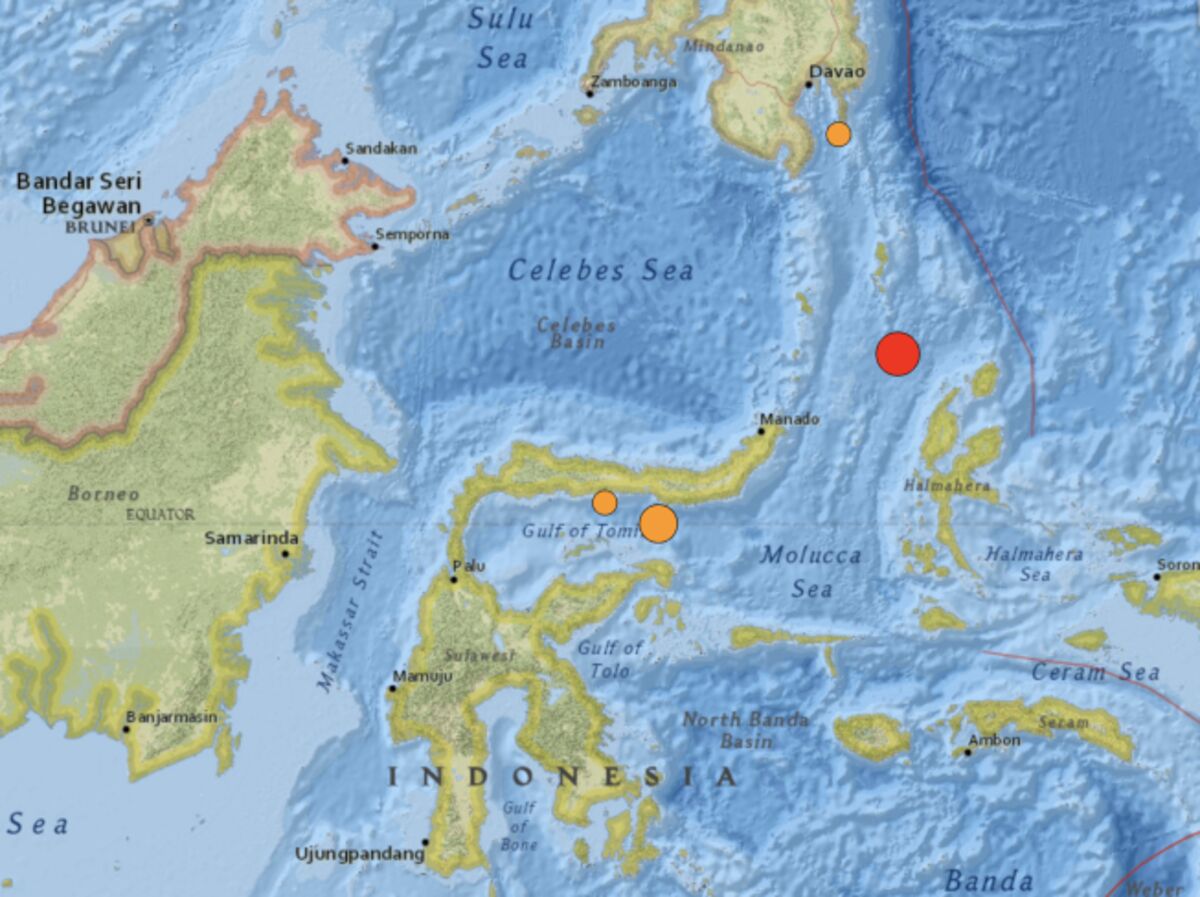 Indonesia earthquake with a magnitude of 7.1 near Manado raises a tsunami warning