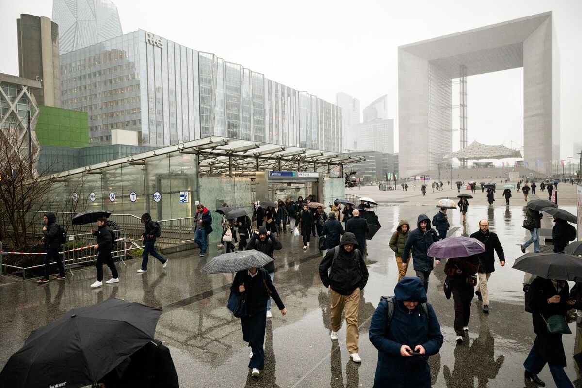 French Business Confidence Languishes Below Long-Term Average