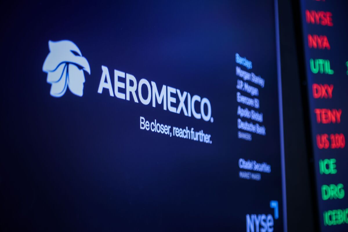 Grupo Aeromexico Edges Higher After $300 Million IPO, Placement