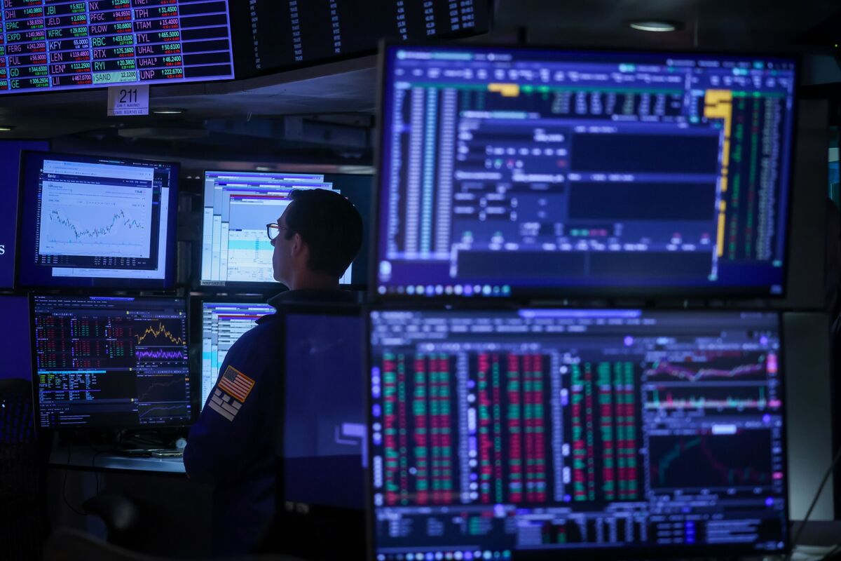 Traders Search for Clues Behind Biggest S&amp;P Reversal Since April