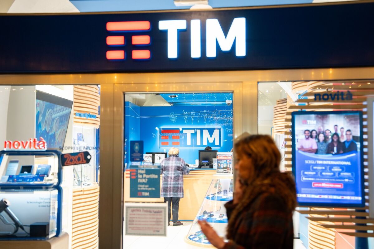 Telecom Italia Board Endorses €10.8 Billion Poste Bid as Fair