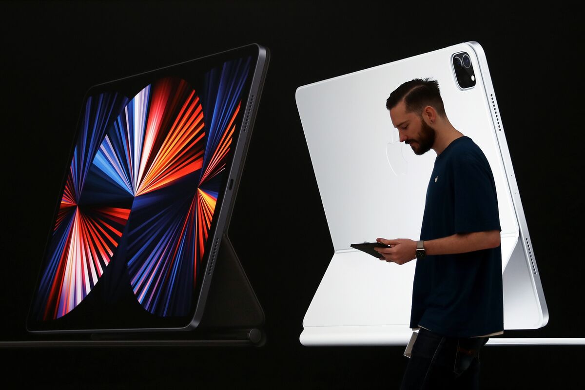 Apple considered 14-inch iPad release in 2023, claims report