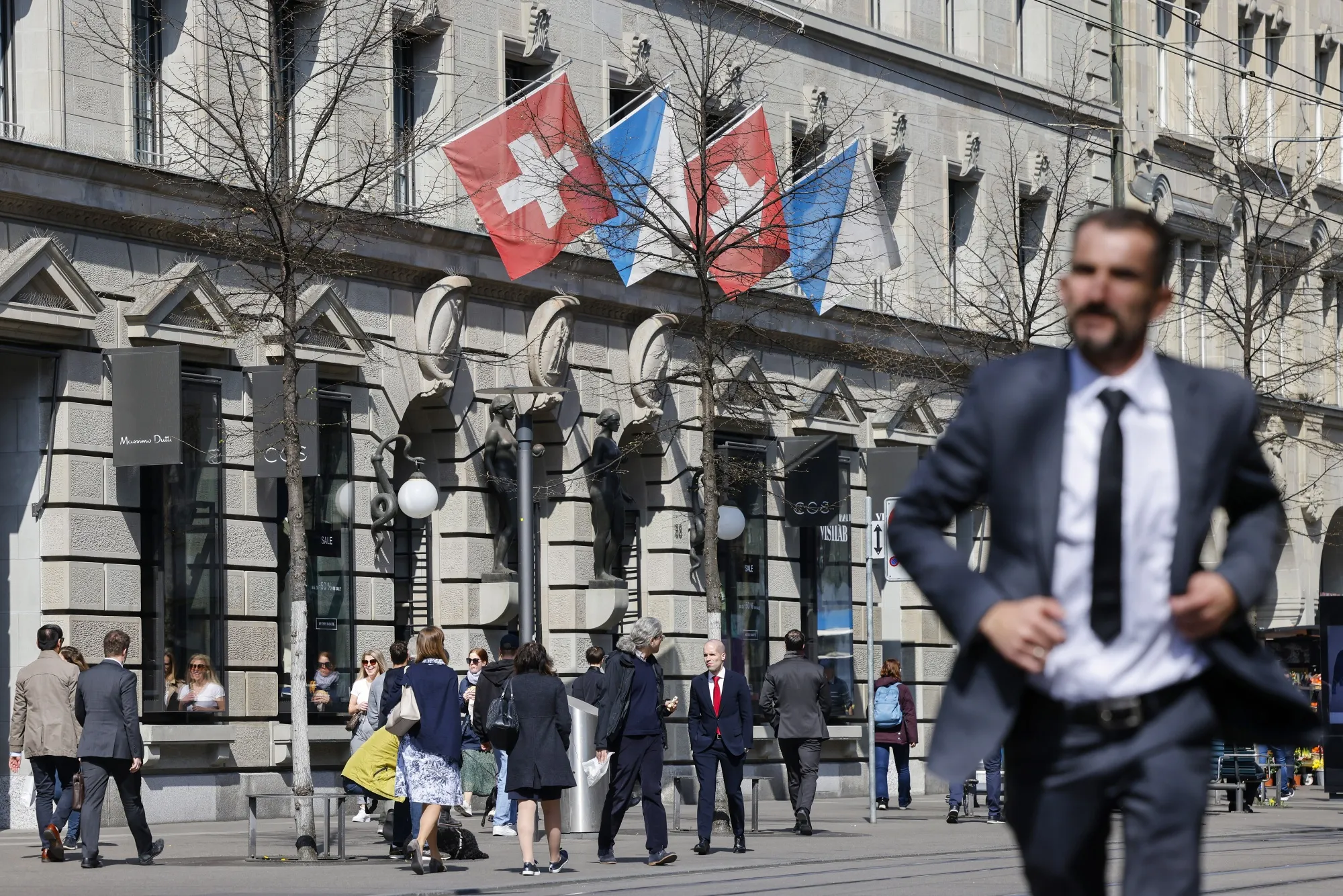 Shoppers and office workers on Bahnhofstrasse in Zurich