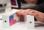 Apple Inc. Tackles IPhone X Production Woes To Buoy Holiday Sales
