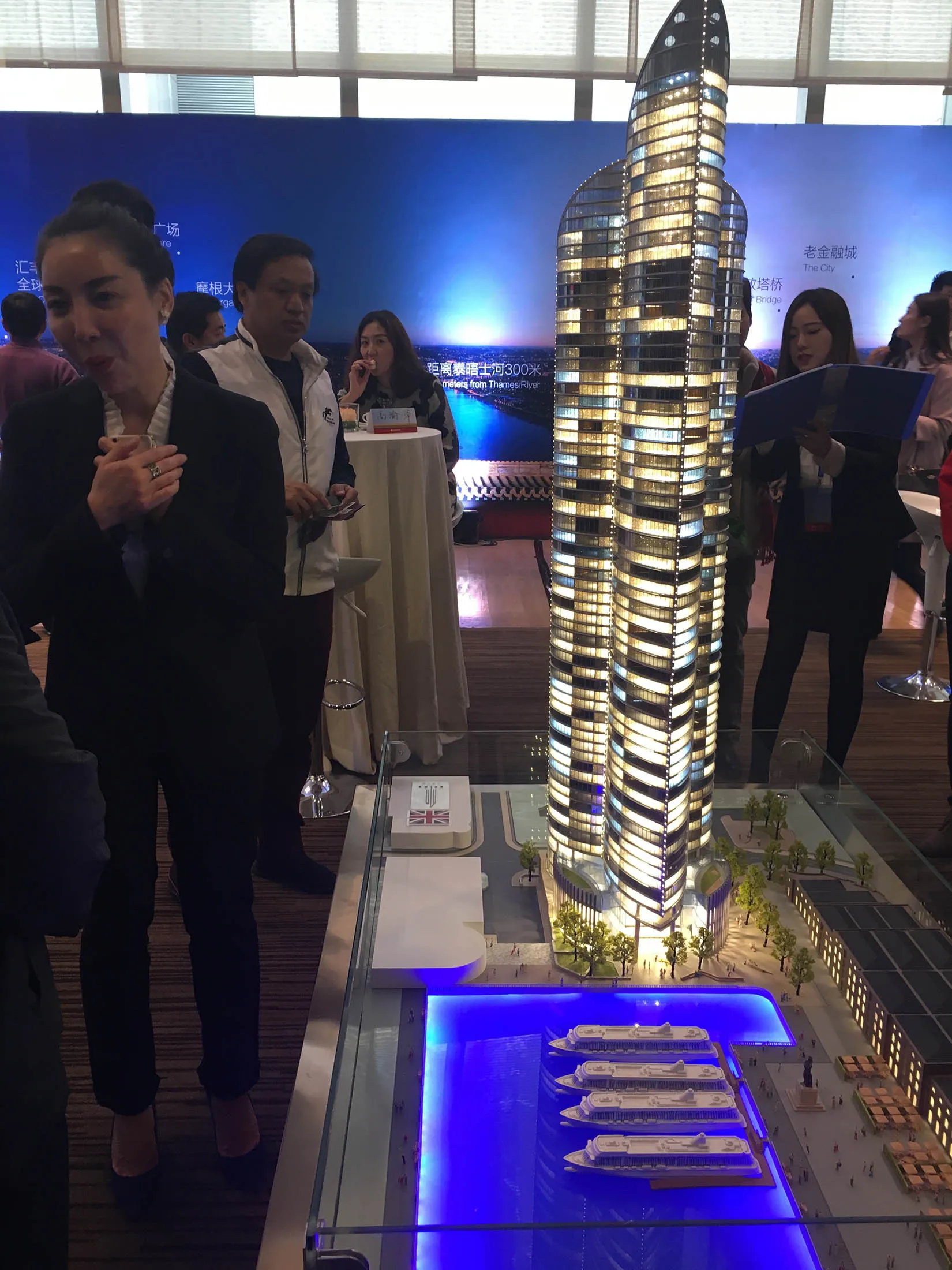 海外不動産買いの中国人、資本流出規制強化で資金難深刻に - Bloomberg