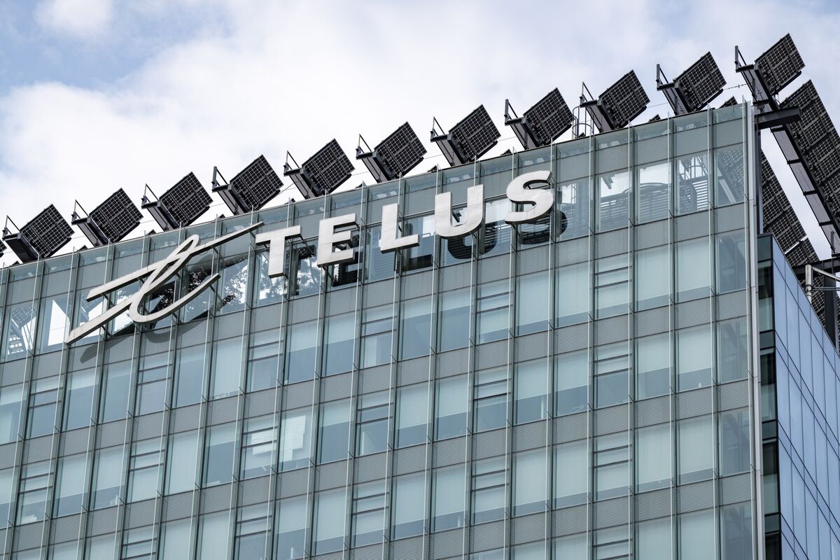 Telus Cuts Dividend, Plans Asset Sales as New CEO Makes His Mark