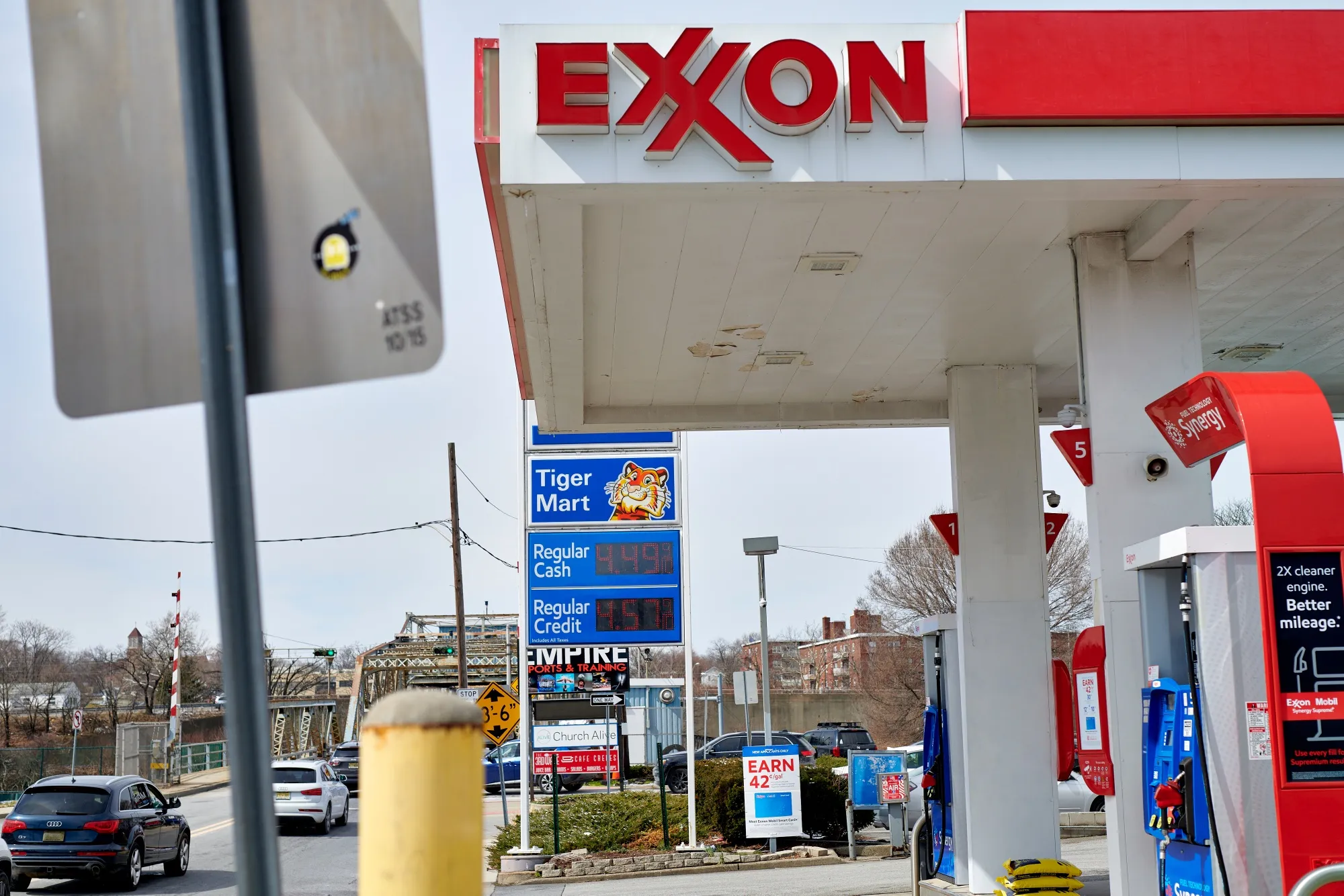 Exxon Racing Mart ExxonMobil’s Formula for M&A Success: 1 + 1 = 3 - Bloomberg