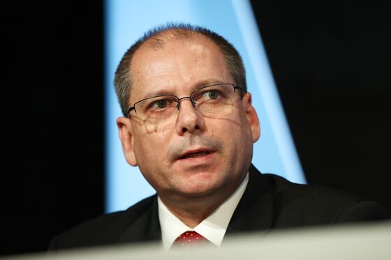 Westpac CEO Hartzer Resigns Amid Money-Laundering Scandal