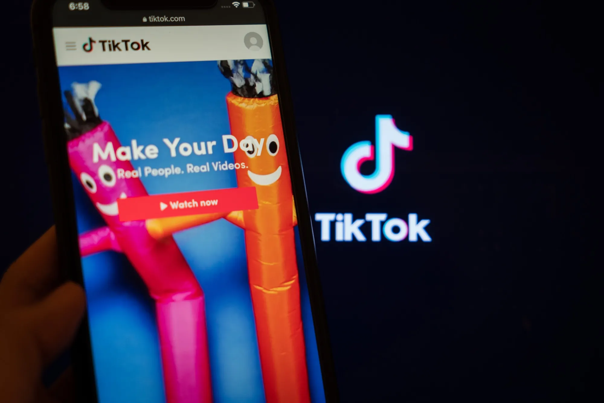 Trump Insists on Compensation for U.S. in Any TikTok Sale