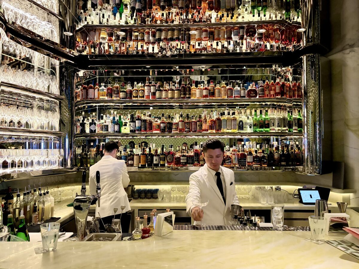 
                            Top of Hong Kong’s Glitzy New Skyscraper Offers Instagrammable Cocktails