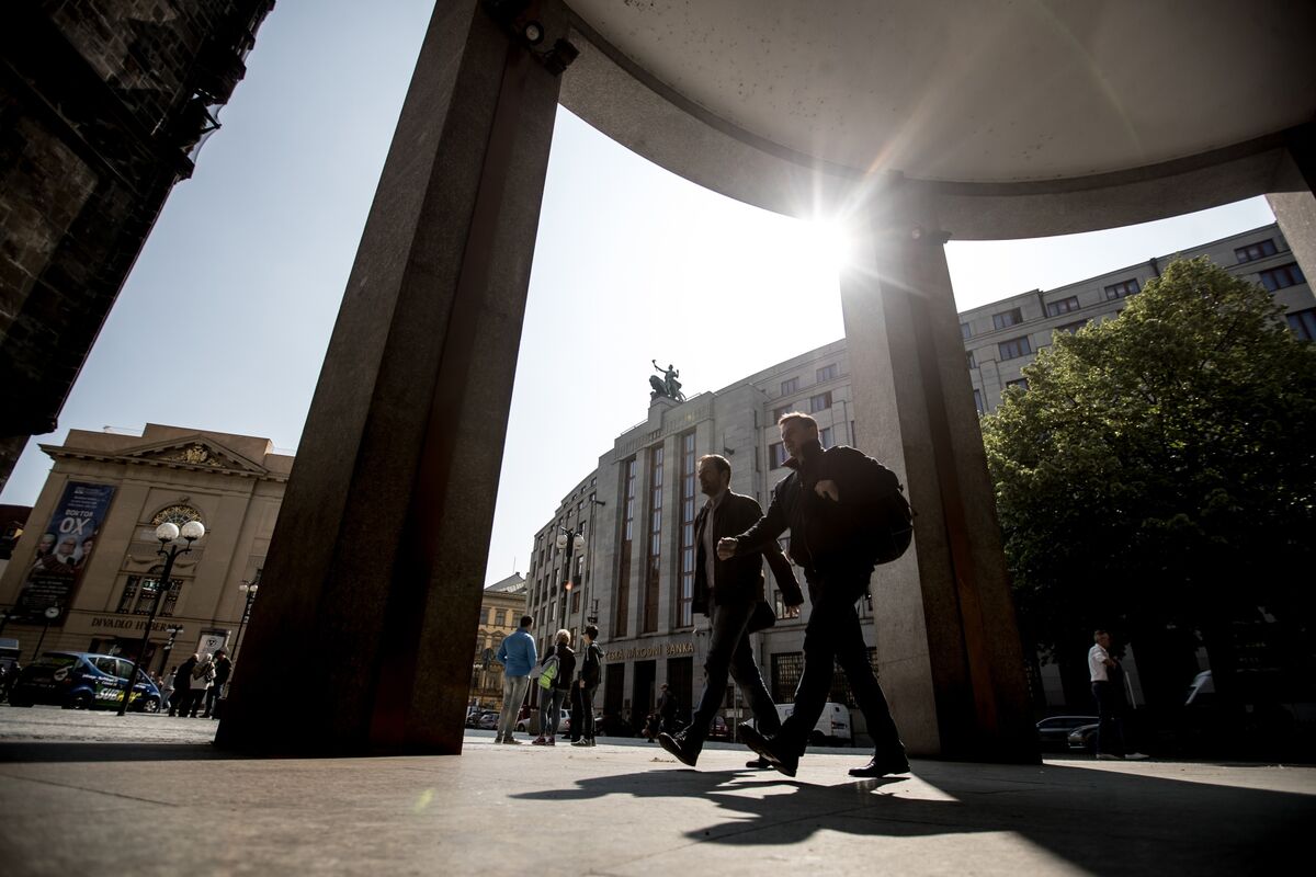 East europe to resist global rate cut push with economies strong