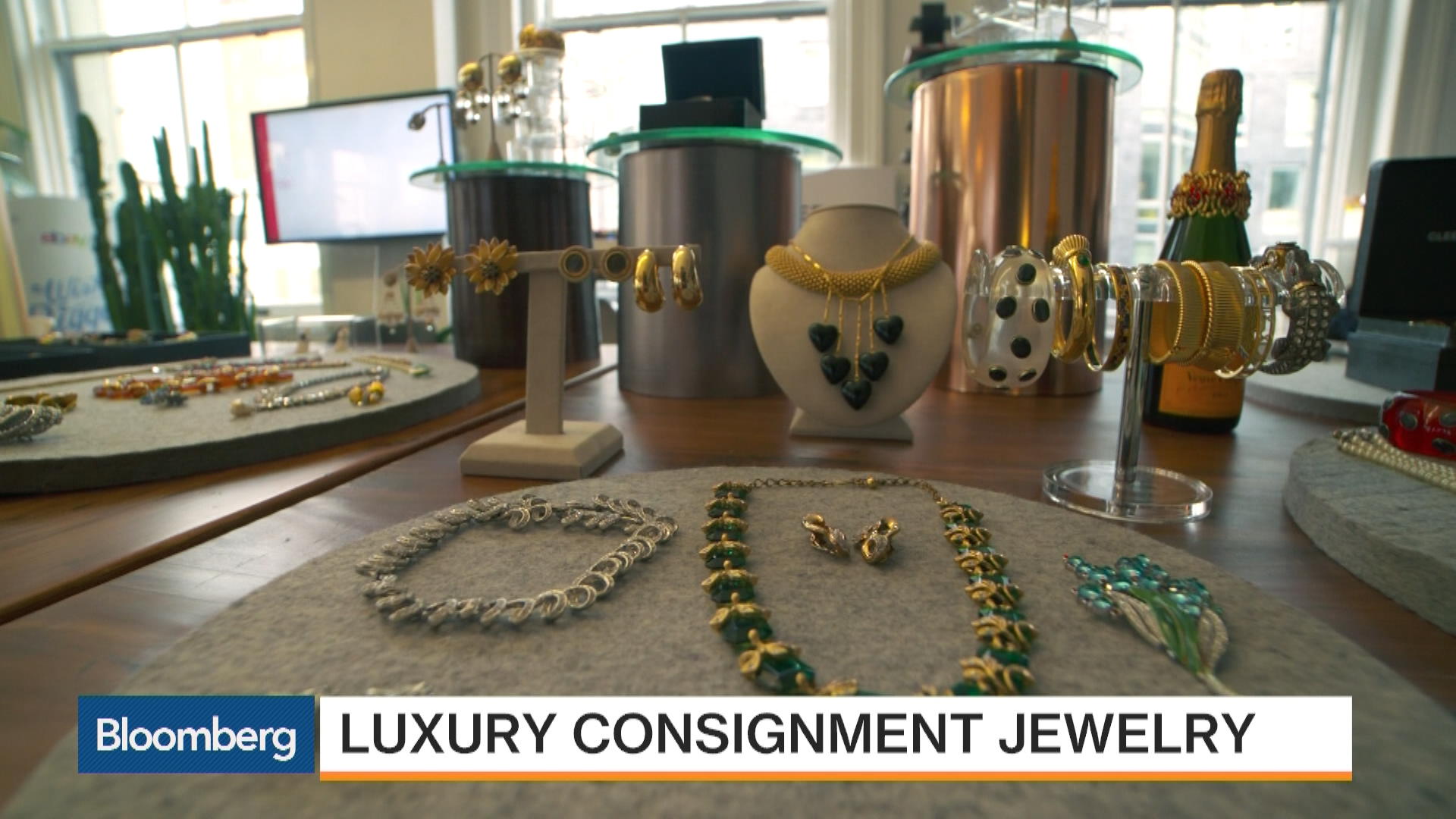Watch Buying and Selling Vintage Jewelry Bloomberg