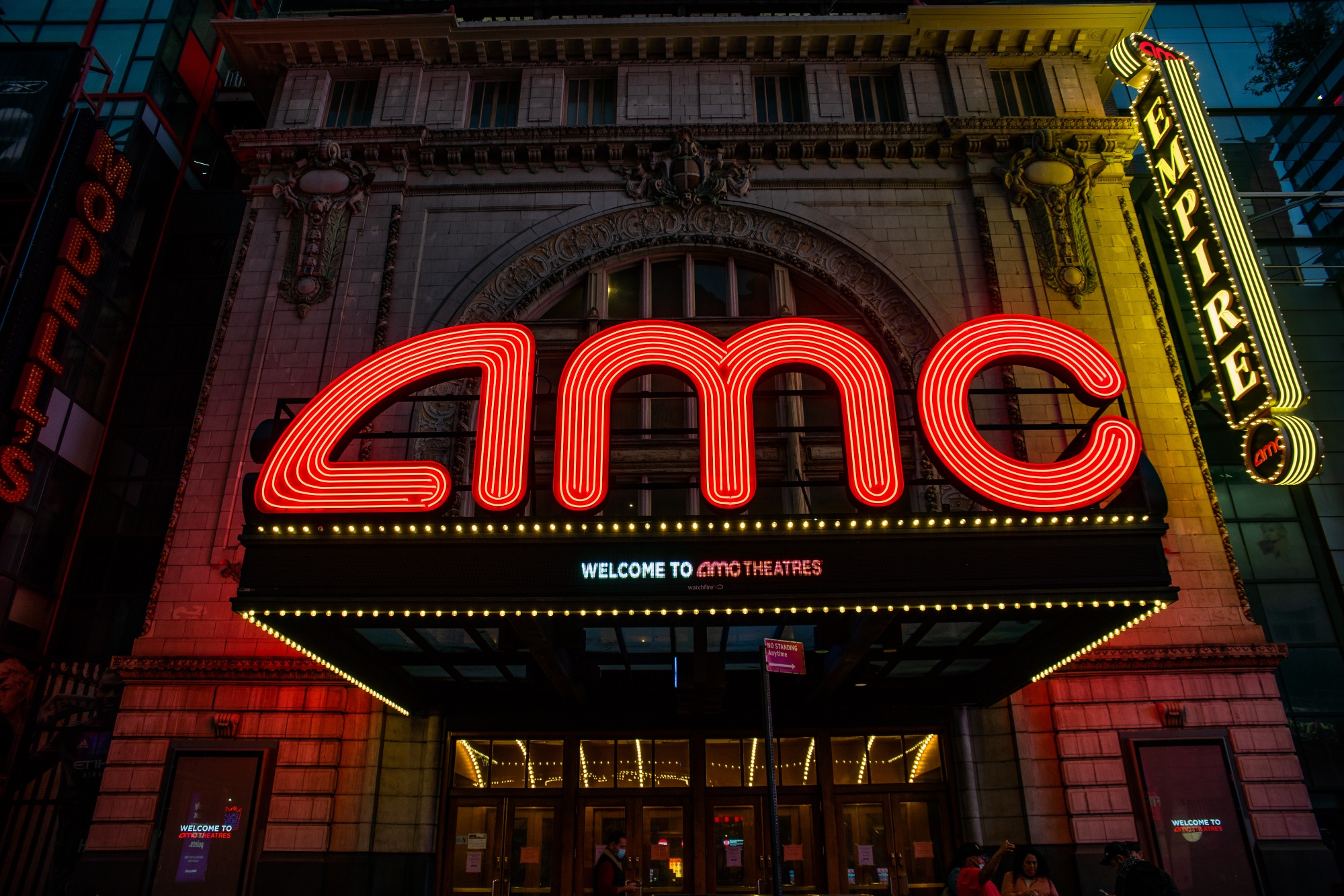 AMC Stock Rises While APE Shares Falls as Gap Widens - Bloomberg