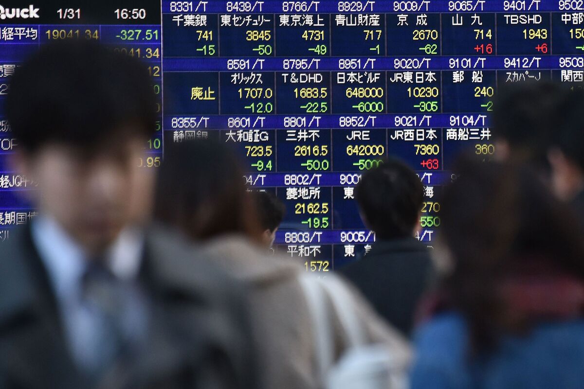 Japan's Stocks Decline as Falling Oil Drags on Energy Explorers - Bloomberg