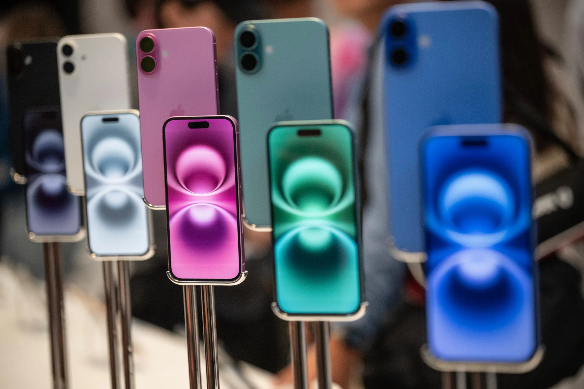 Apple iPhone 16 Plus phones.