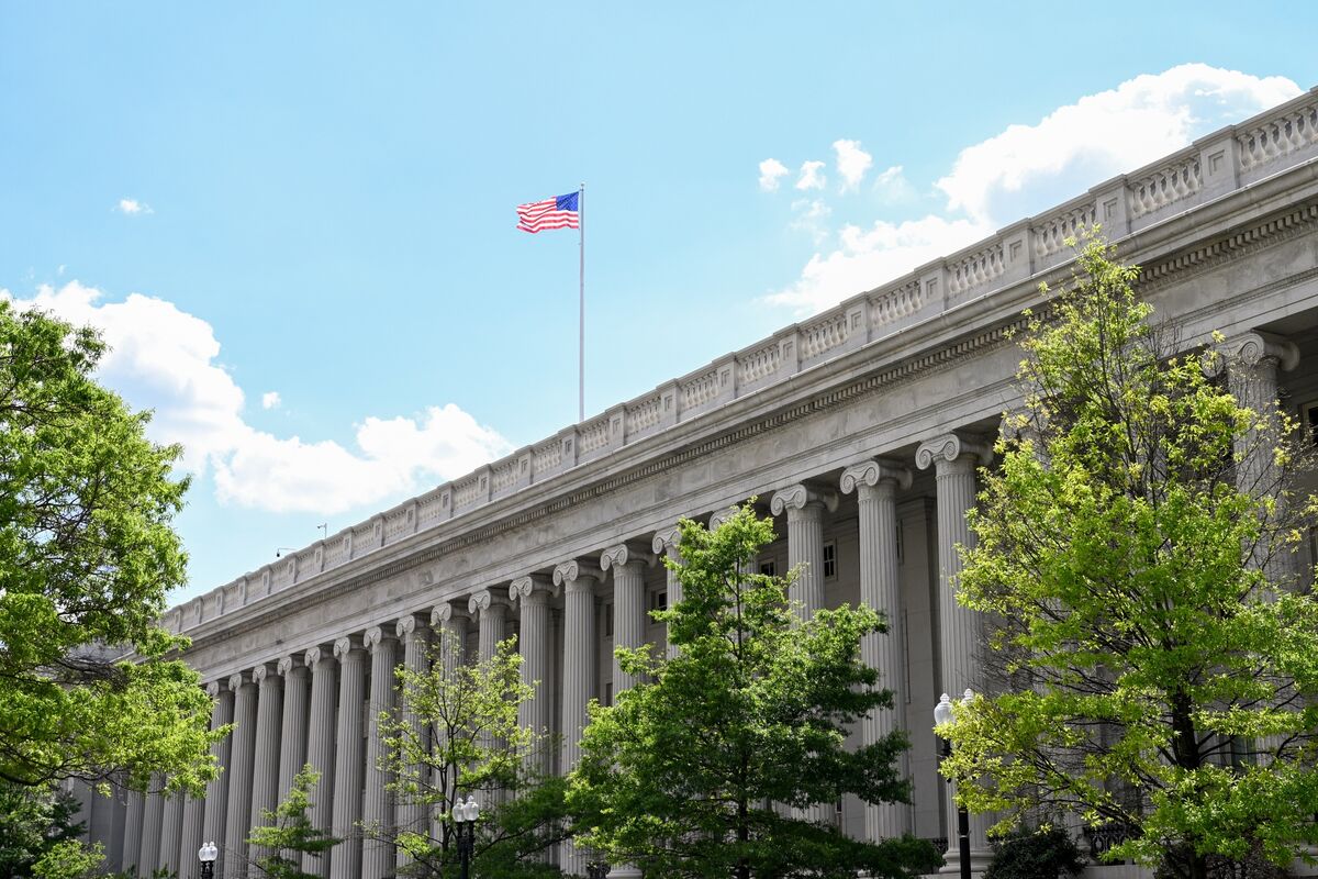 US-Friendly Nations Slash Treasury Purchases by 60%, Led by Asia