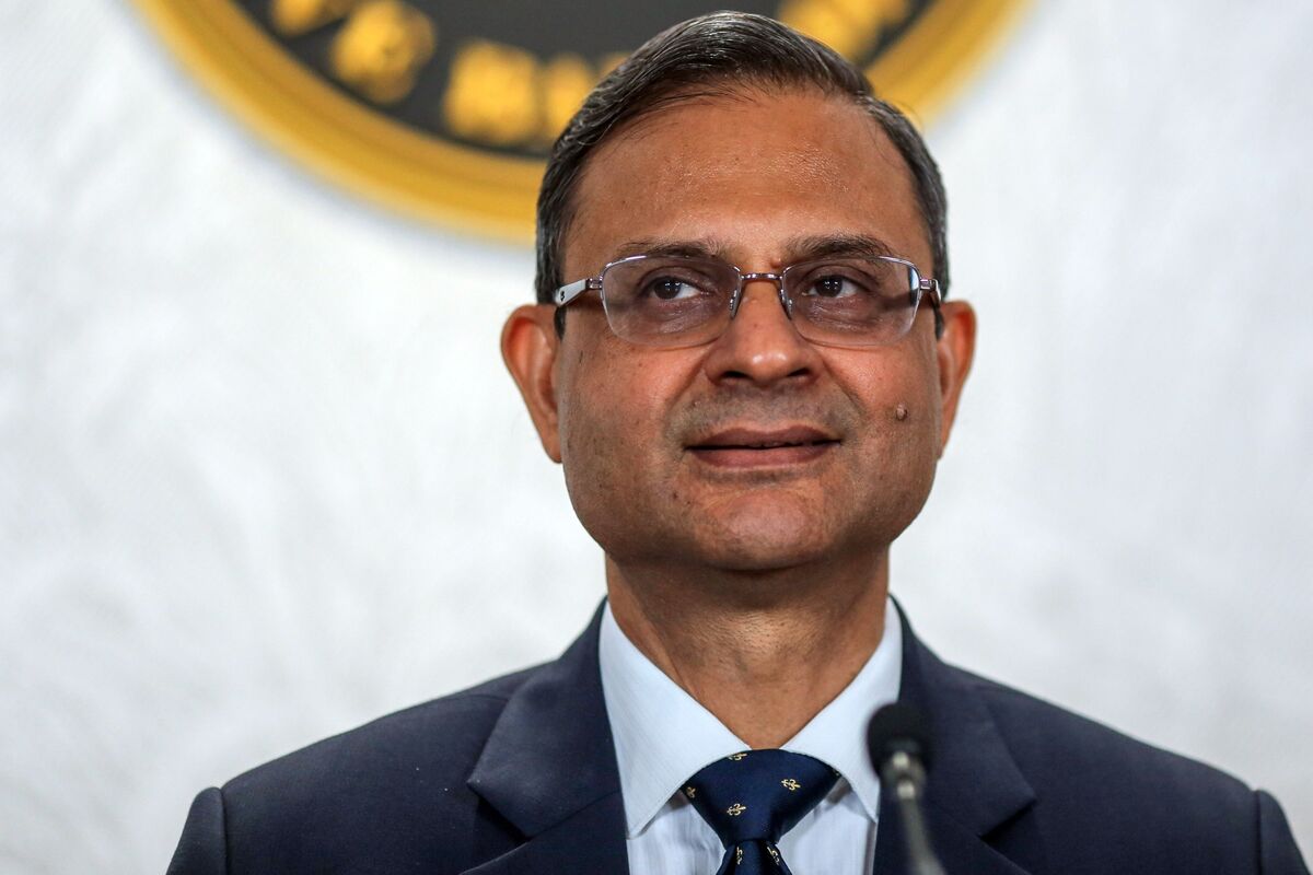 RBI Governor Says Forex Market Curbs Won’t Remain Forever