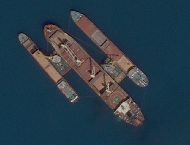 Ship-to-ship transfer formation