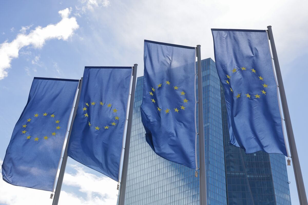 Economists See Final ECB Hike Next Week in Split With Markets