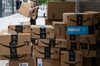 relates to アマゾン株価が3000ドルを突破、アナリストの予想追いつかず