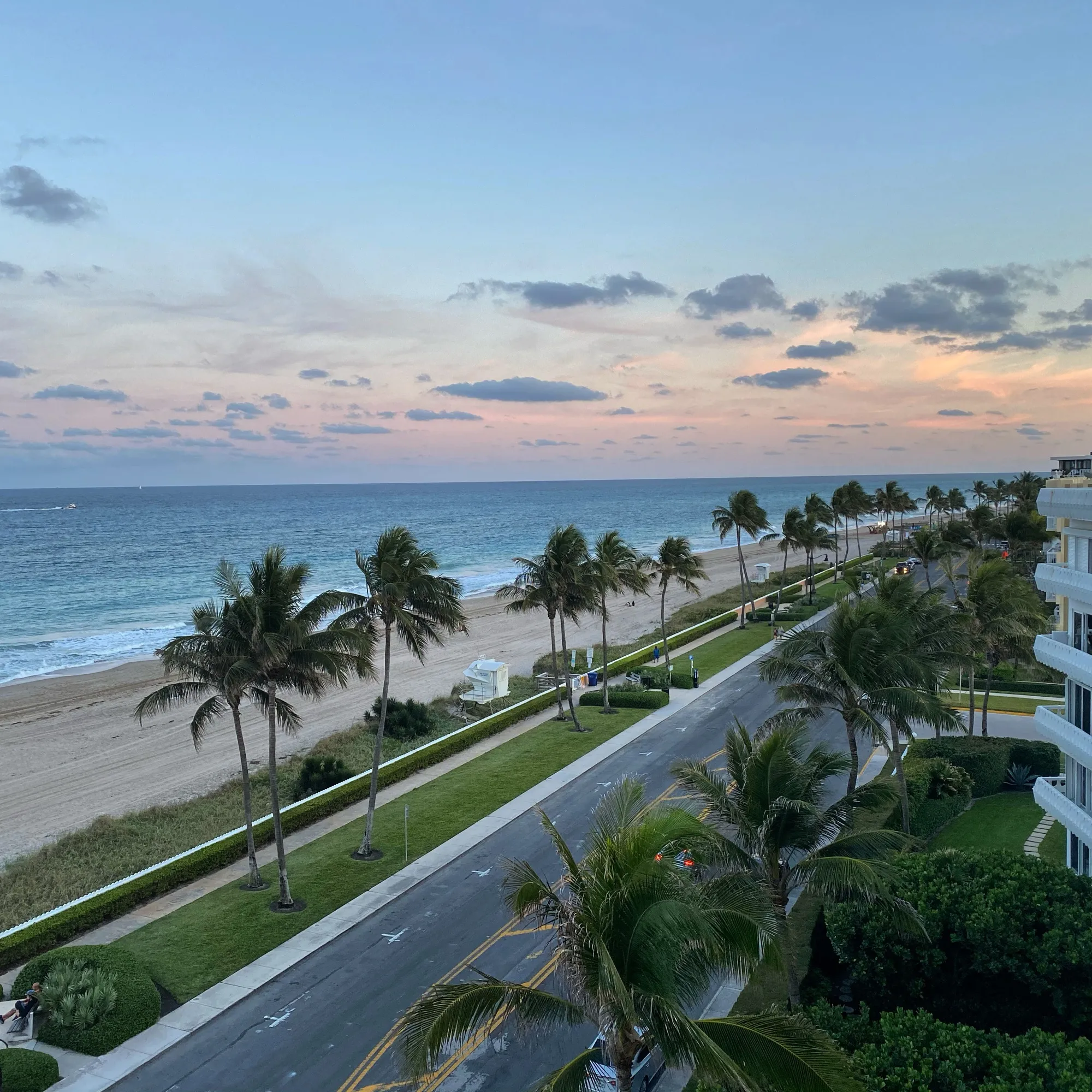 Billionaire Resort Mecca of Palm Beach Turns to Virtual Life - Bloomberg