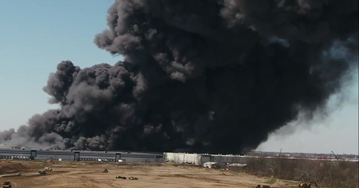 Shocking Walmart fire pics reveal HUGE smoke cloud over Las Vegas