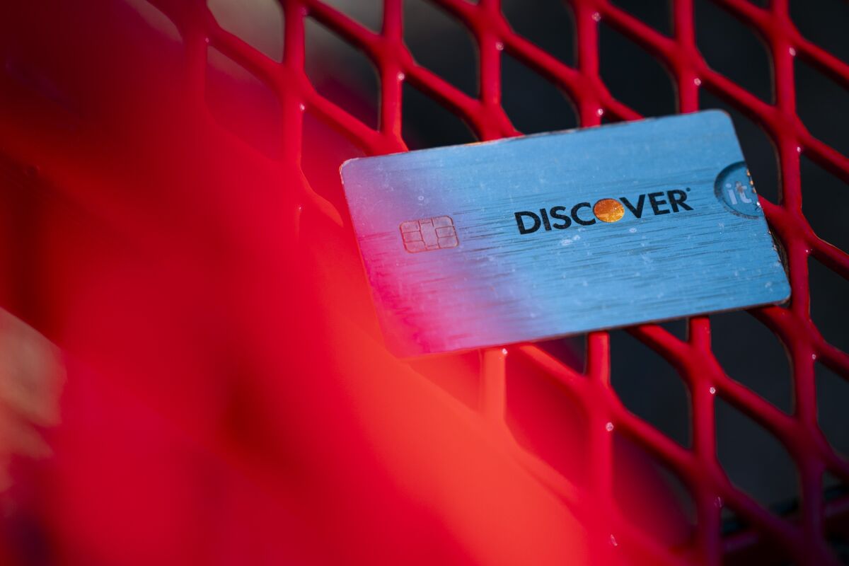 Discover (DFS) Delays Filing Over Accounting Disagreement With SEC