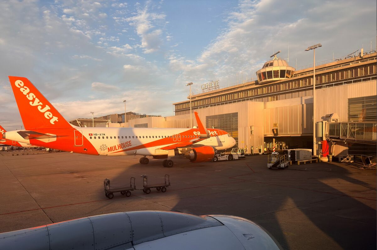 bloomberg.com - Kate Duffy - EasyJet Inks Deal to Fit SpaceX's Starlink Wi-Fi Across Fleet