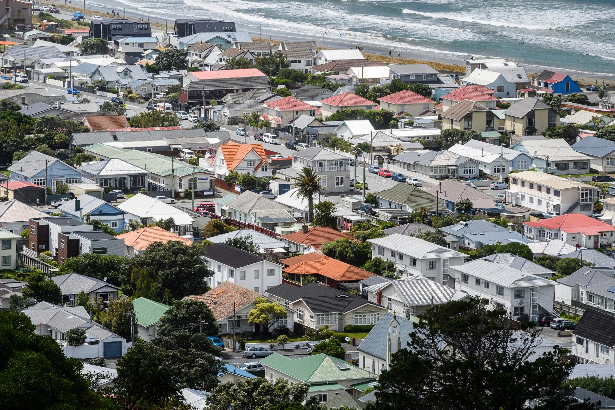 Housing Frenzy in New Zealand Exposes Perils of Ultra-Low Rates